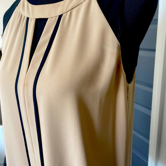 NWOT! Vince Camuto sleeveless blouse/shell. Stunning black accents & detailing. - Picture 2 of 9